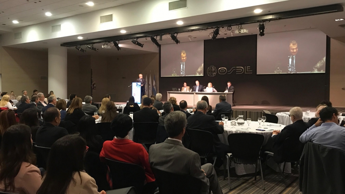 A Domicilio auspició el Coloquio “Buscando el acercamiento entre los jueces y las ciencias”