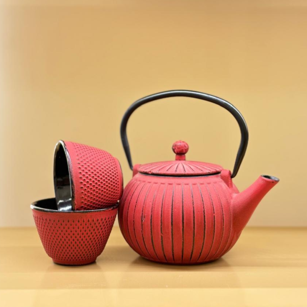 Set Red: Tetera de hierro + Cuencos de hierro